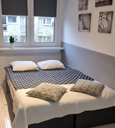 Nighthost Robotnicza 32 M248 Wroclaw Free Parking Breslávia Quarto foto